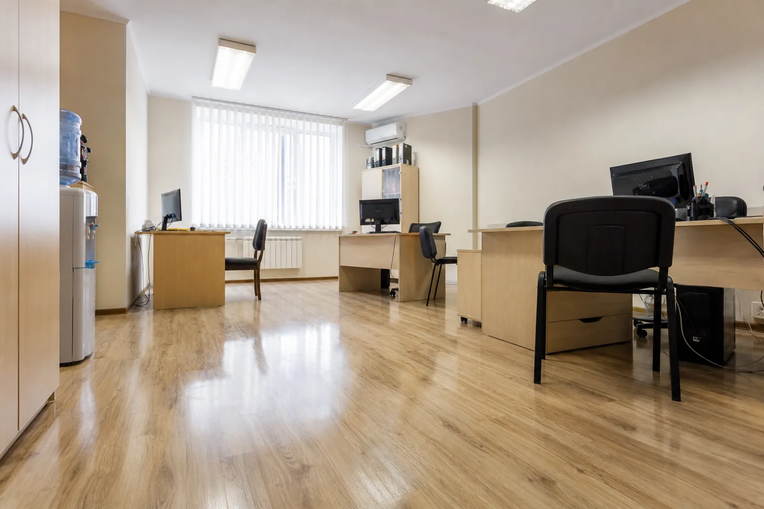 Small office room — after