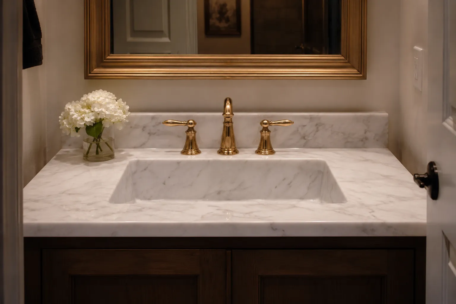 Мраморная раковина в powder room — полировка — после